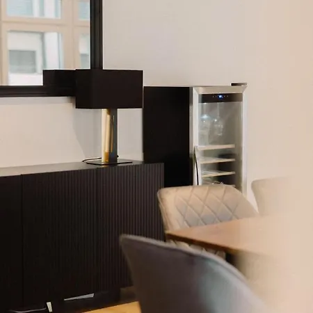 130m² Im Zentrum + Terrasse Apartment *