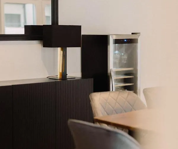 130m² Im Zentrum + Terrasse Apartment *